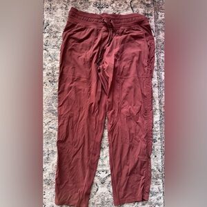 Lululemon mid-rise joggers size 8. Briar rose color